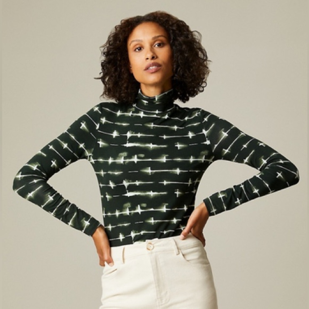 Hudson North- Green and White abstract Turtleneck- size large